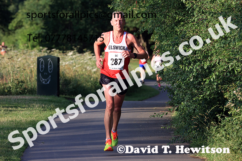 The 2025 Tynedale Pie n Peas 10k Road Race, Ovington to Low Prudhoe, Northumberland. Photo: David T. Hewitson/Sports for All Pics